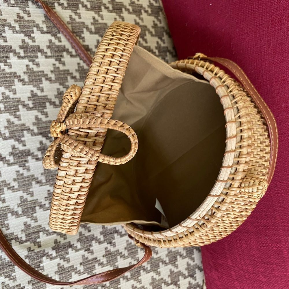 Hand Crafted ratan Bag - Picture 4 of 5